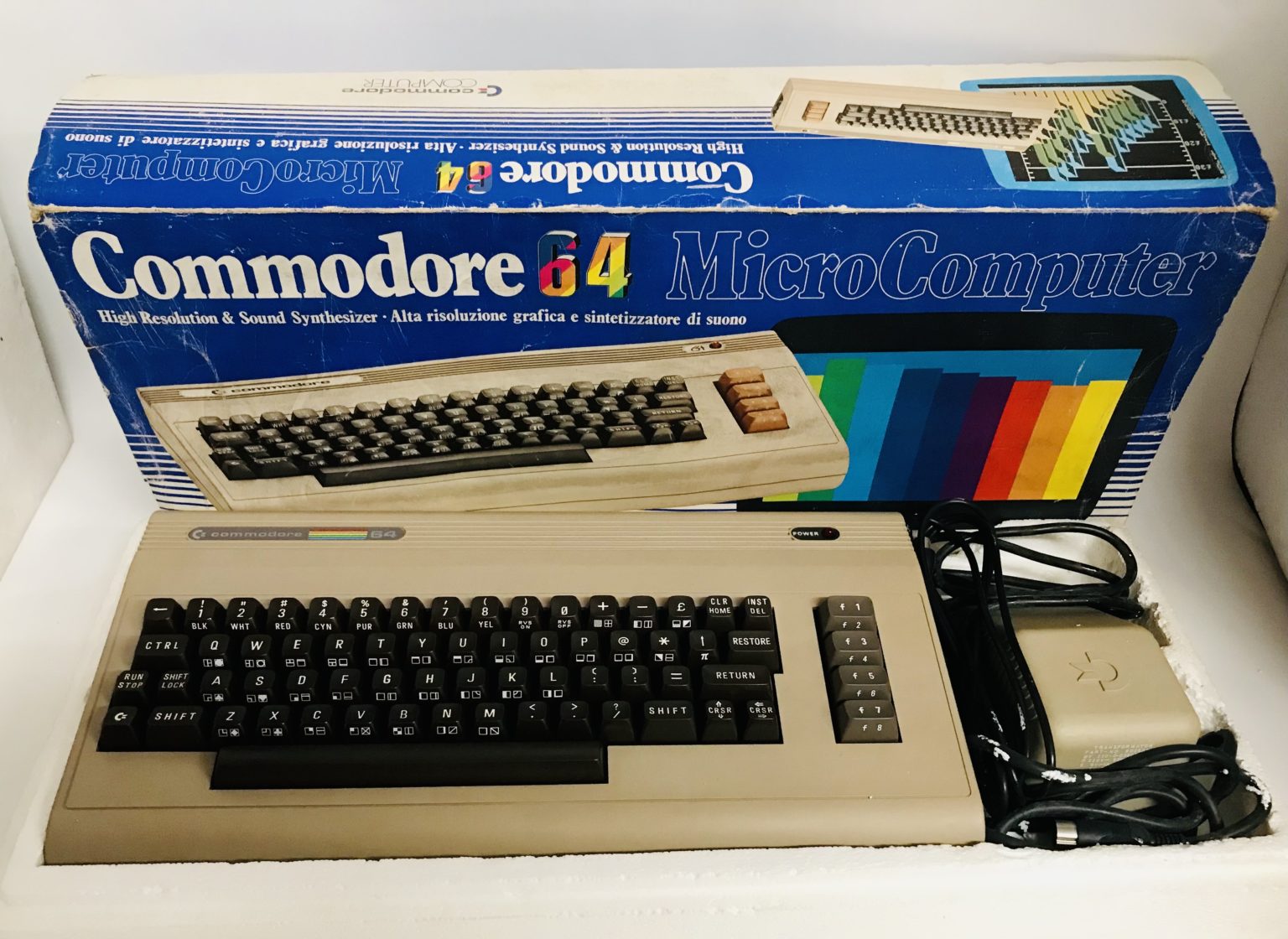 COMMODORE 64/128 CBM C64 Dragon Skulle - Fonctionne, NEUF étui, badges